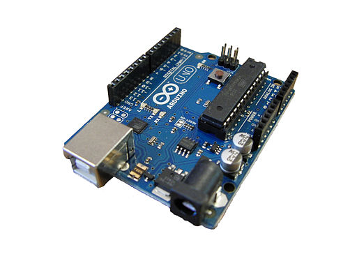 La imagen muestra una placa Arduino UNO